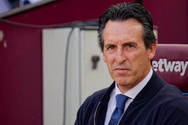 了维拉球迷, 吹响终场哨, 接受赛后采 了维拉球迷, 吹响终场哨, 接受赛后采