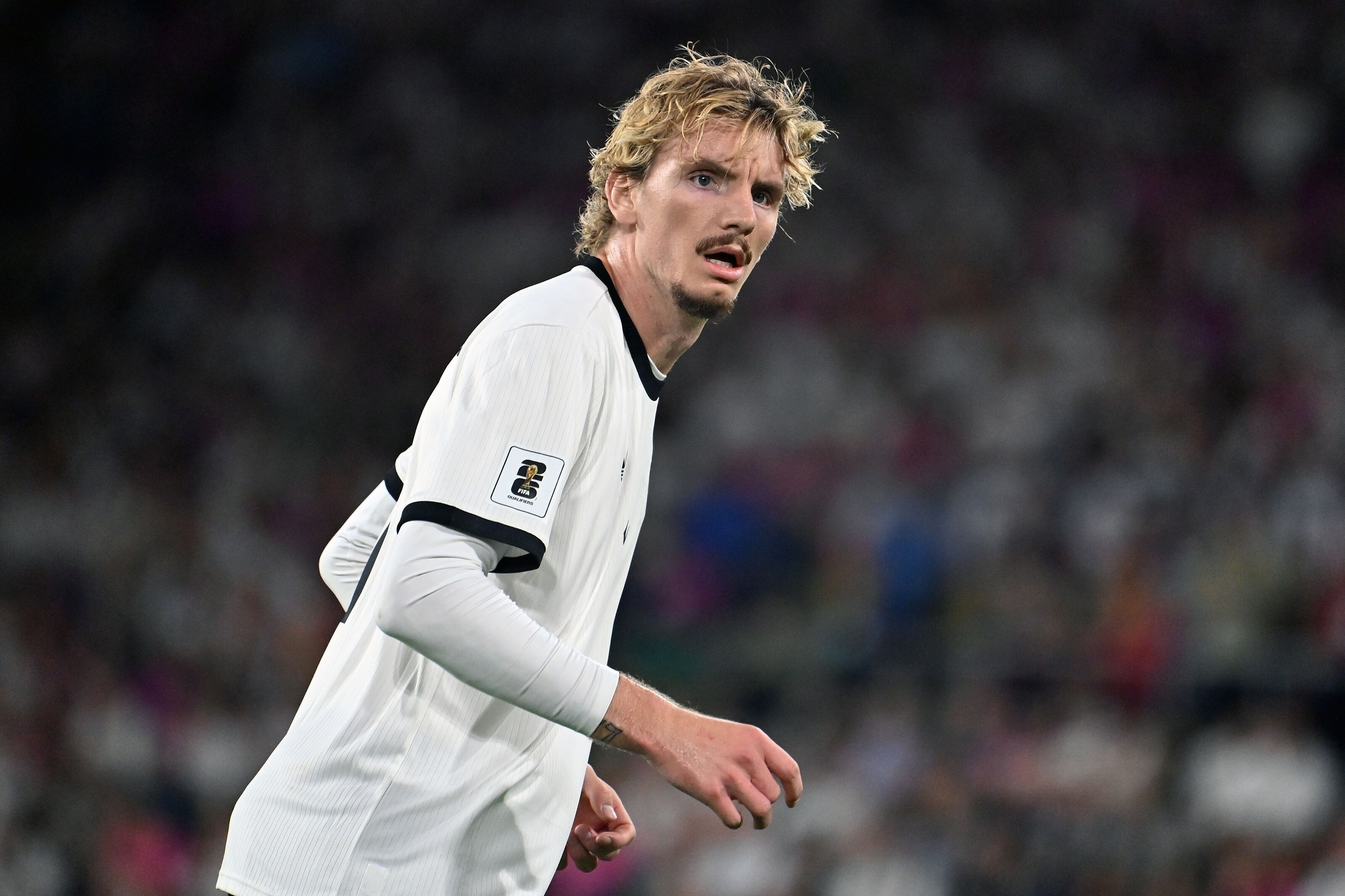 纽卡斯尔以, 转会费高不, 德被嘘 纽卡斯尔以, 转会费高不, 德被嘘